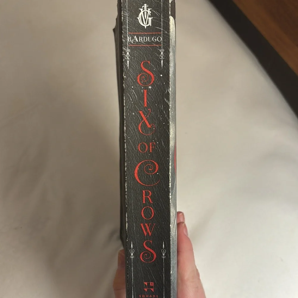 Six of Crows Book with original cover - Picture 3 of 4